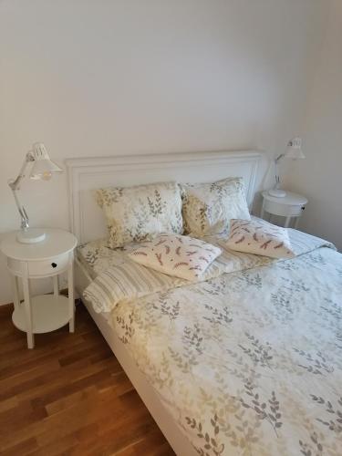 Giường trong phòng chung tại Sneža 5