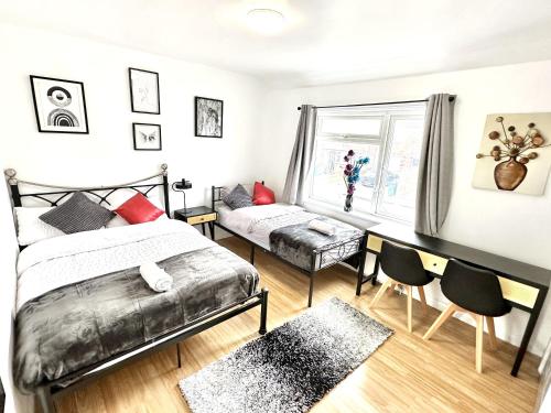 a bedroom with a bed and a window at 4 ensuite Bedroom Entire House Sleeps 10 Driveway Parking near Coventry Univesity and City Center in Coventry
