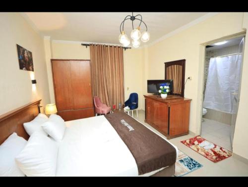 Una cama o camas en una habitación de Dreamers Hotel