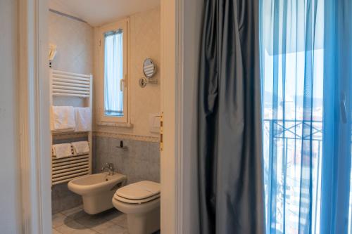 Bilik mandi di Hotel London