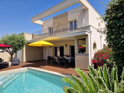 Heated pool, indoor spa, 5bedroom, 10pl, near Cap d'Agde, Mediterranean
