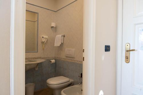 Bilik mandi di Hotel London