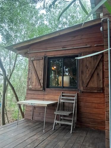 Cabaña monoambiente Yasyryにあるバルコニーまたはテラス