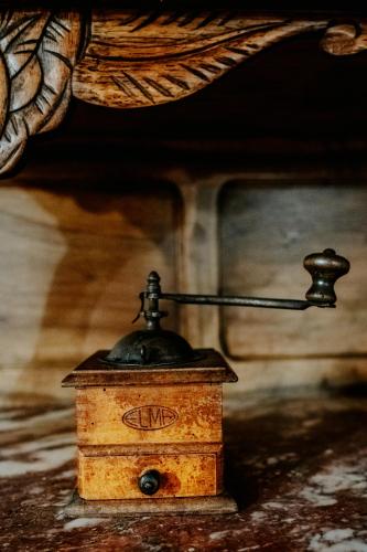 a bird house sitting on top of a table at Cisówka Pokoje Gościnne in Piwniczna