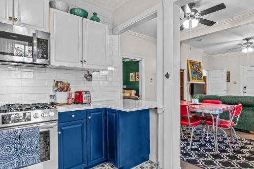 Η κουζίνα ή μικρή κουζίνα στο Lenoir Cottage