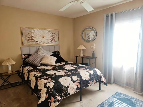 Postel nebo postele na pokoji v ubytování Vegas SpringValley Stay