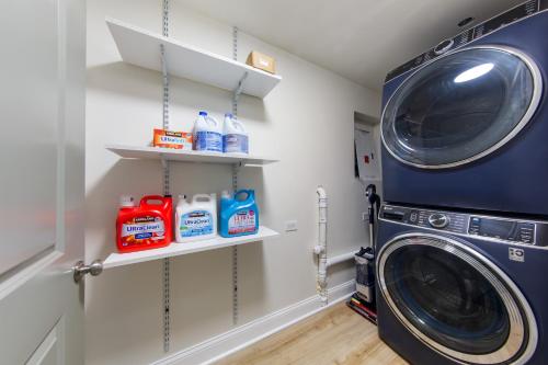 Φωτογραφία από το άλμπουμ του Perfect Location Across from Park & Train Station στο Σικάγο
