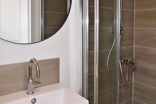 Ένα μπάνιο στο Barla 1 - a cosy one bedroom apartment in Nice