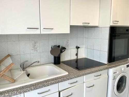 Lympia - one bedroom apartment near the port