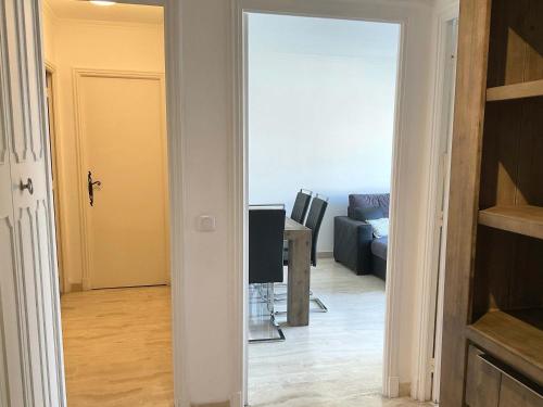 Lympia - one bedroom apartment near the port