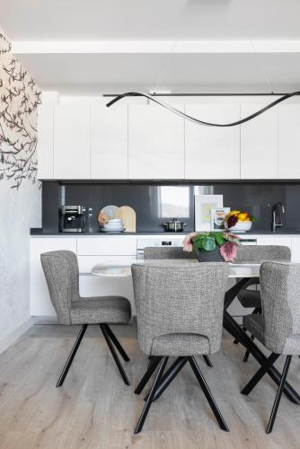 AQ 21 floor 3 bed Apartment
