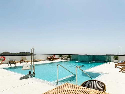 AQ 21 floor 3 bed Apartment