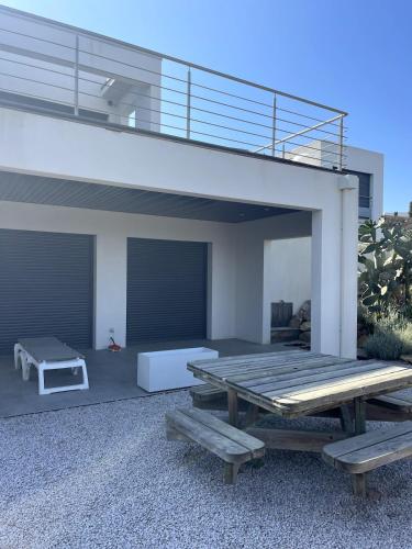 Photo de la galerie de l'établissement Villa Calvi avec vue époustouflante sur la baie et la citadelle, à Calvi
