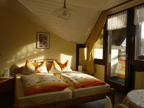 a bedroom with two beds and a window at Haus Reitz in Ernst