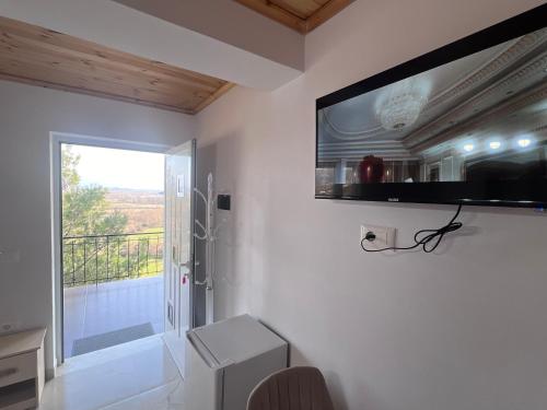 a white room with a television on the wall at Hotel I Pari in Shkodër