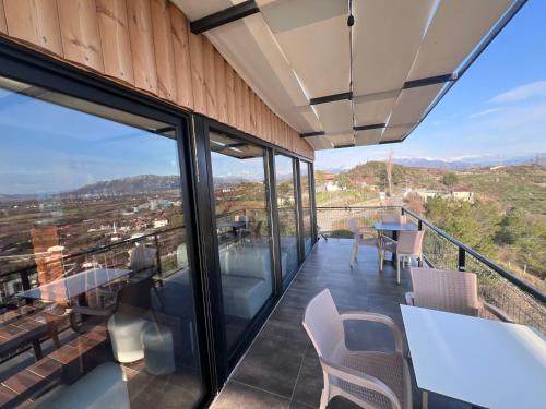 a balcony of a house with a table and chairs at Hotel I Pari in Shkodër