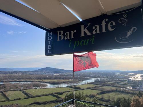 a sign for a bar kete restaurant with a flag at Hotel I Pari in Shkodër