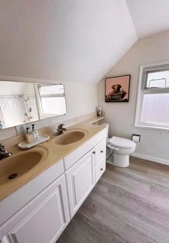 Bilik mandi di Elmshade Villa in Vancouver South