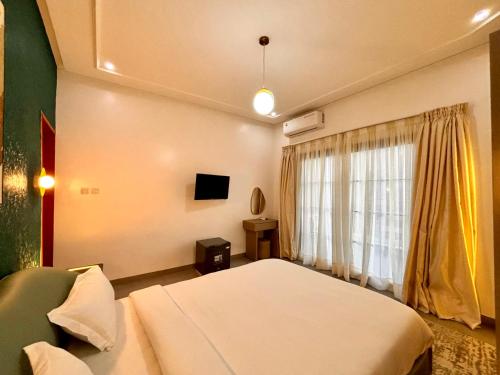 Μια τηλεόραση ή/και κέντρο ψυχαγωγίας στο Lighthouse Signature Suites
