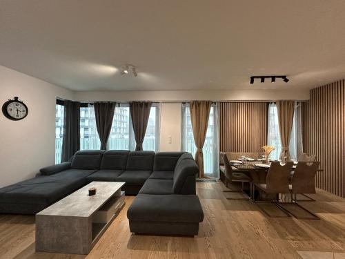 Χώρος καθιστικού στο Garden Towers Residence - Free Underground Parking