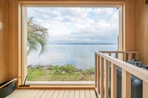 a large window in a room with a view of the water at Wat resort シーフロント奥能登 in Anamizu