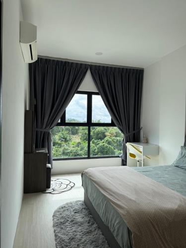 Katil atau katil-katil dalam bilik di Staycation Sanctuary