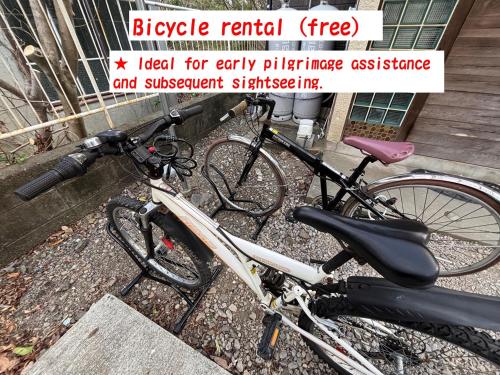a bike parked in front of a building at Hostel John Mang ゲストハウス ジョン in Tosa