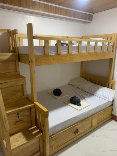 Postel nebo postele na pokoji v ubytování Insan seabeds room 1 beach front 3 pax beside Kabsat NOT a beach view room