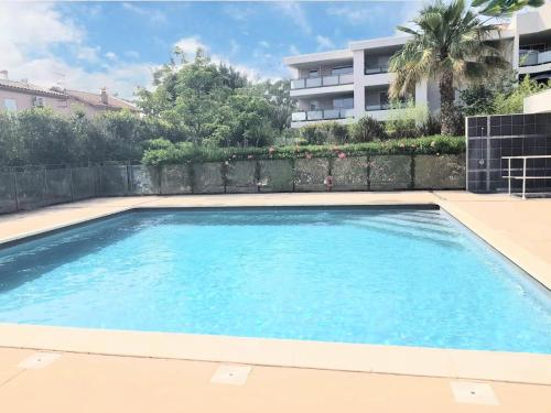 Appartement 7 personnes jardin et piscine
