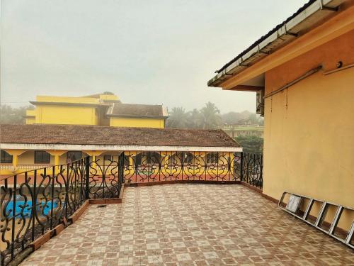 a balcony with a black iron fence and a building at Plaza de Araujo in Benaulim