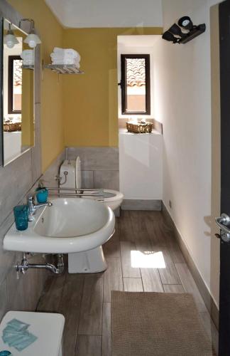 a bathroom with a tub and a toilet and a sink at B&B Bianca in Catania