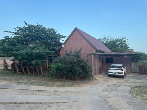 Edificio en el que se encuentra el hostal o pensión