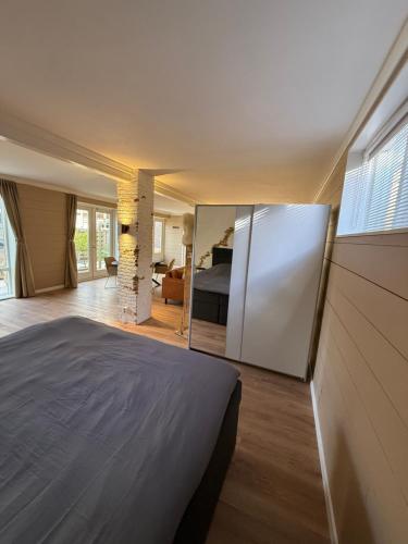 Katil atau katil-katil dalam bilik di Spacious 70m2 apartment in city centre with lovely terrace