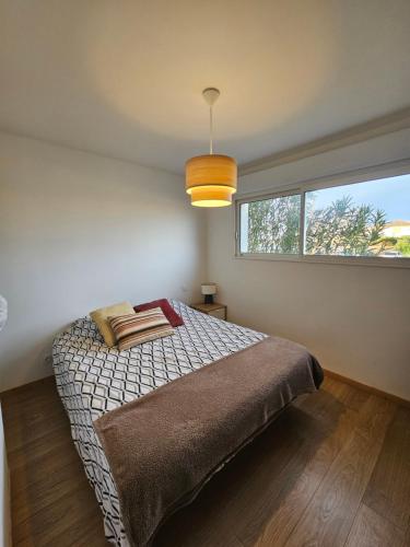 Ένα ή περισσότερα κρεβάτια σε δωμάτιο στο Appartement neuf 6 couchages 50 metres de la plage