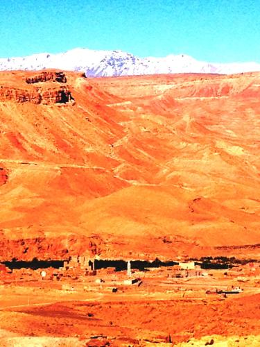 a view of a desert with a mountain in the background at Kasbah Titrit & Spa in Aït Ben Haddou