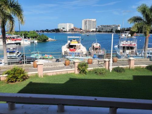 Ocho Rios Central Seaview Walkabout