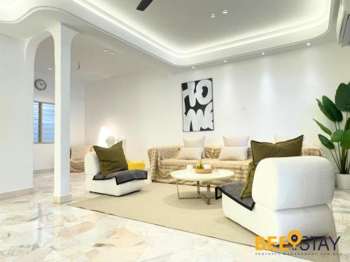 Jenjarom Modern Homestay 4-8PAX By Beestayにあるシーティングエリア