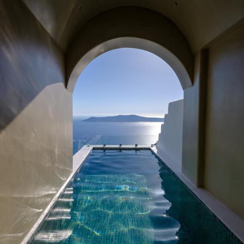 Bazén v ubytování Pegasus Suites & Spa nebo v jeho okolí