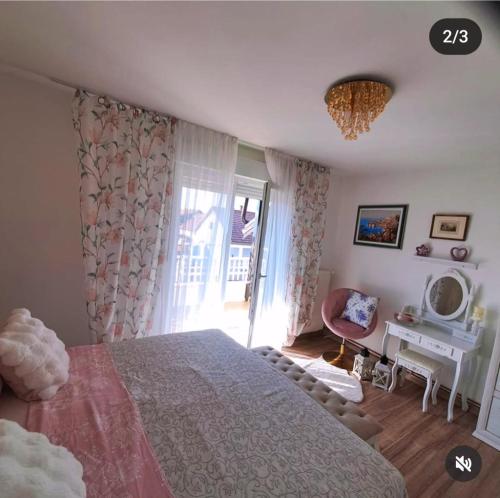 Ένα ή περισσότερα κρεβάτια σε δωμάτιο στο Apartman Eden