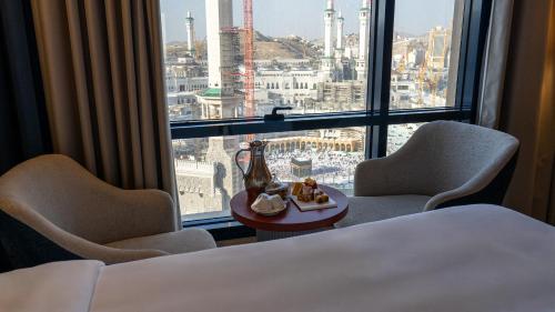 Makanan di atau berdekatan hotel