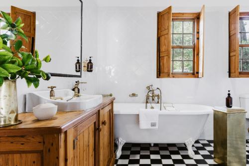 a bathroom with a tub and a sink at De Bergkant in Prince Albert