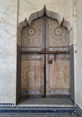an old wooden door in a building with avisor at Dar El Bali in Fès