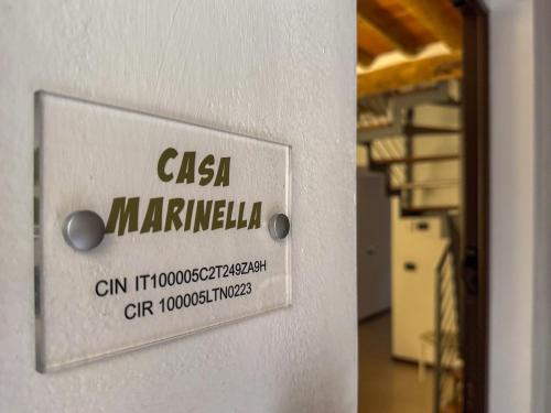 Sijil, anugerah, tanda atau dokumen lain yang dipamerkan di Casa Marinella