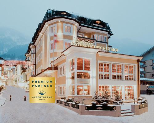 Österreichischer Hof-im Bademantel direkt in die Alpentherme