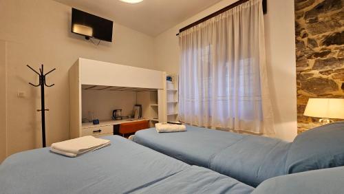 Postel nebo postele na pokoji v ubytování TUUL ETXEA, Habitación en caserío a 8km de Bilbao, Baño compartido