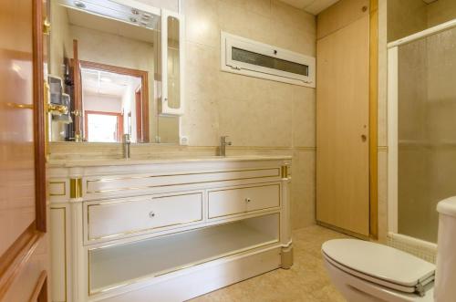 Ванная комната в Family Vacation Casita