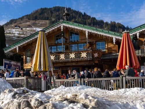 a group of people standing in front of a ski lodge at Schönblick Residence Apartments - including summer & mobility card in Zell am See
