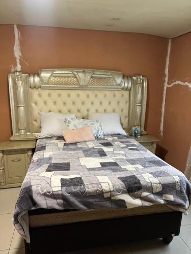 Ένα ή περισσότερα κρεβάτια σε δωμάτιο στο Amapholas Bed and breakfast