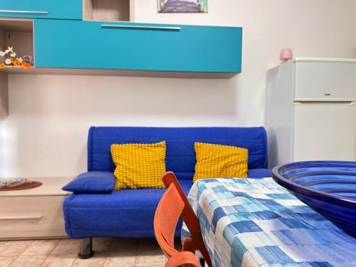 a living room with a blue couch and a table at Baia Piccola in Baia Verde