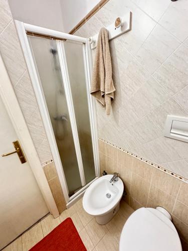 a bathroom with a shower and a toilet and a sink at Baia Piccola in Baia Verde
